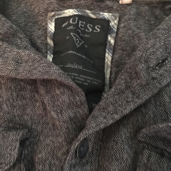 GUESS medium button up. - Picture 2 of 8